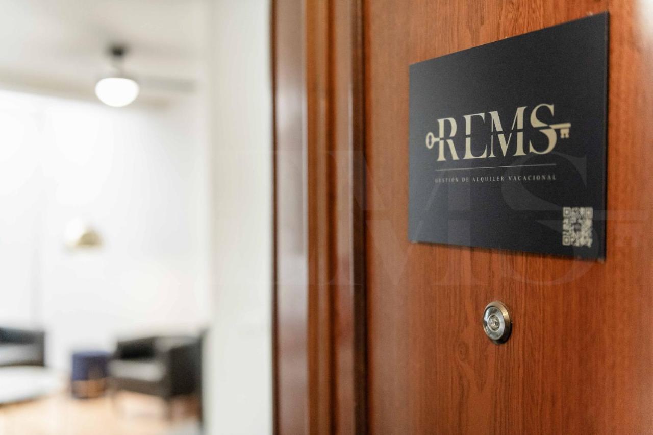 Apartmán Modern Gem In Heart Of Malaga, Near Sights Rems Exteriér fotografie
